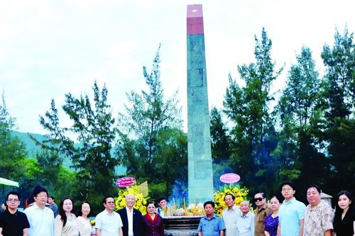 Mang xuân đến đảo xa