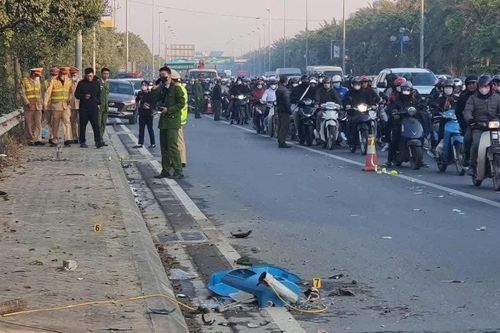 Hà Nội: Tai nạn giữa xe tải và xe máy, 3 người tử vong