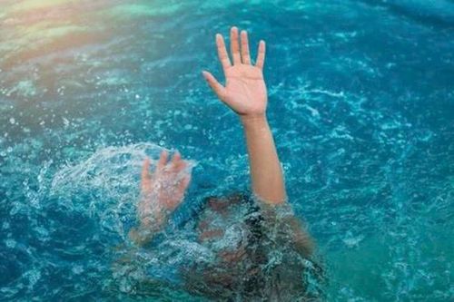 Đi câu cá, 2 anh em ruột đuối nước tử vong