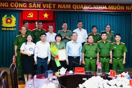 Khen thưởng các đơn vị phá chuyên án mua bán hàng cấm
