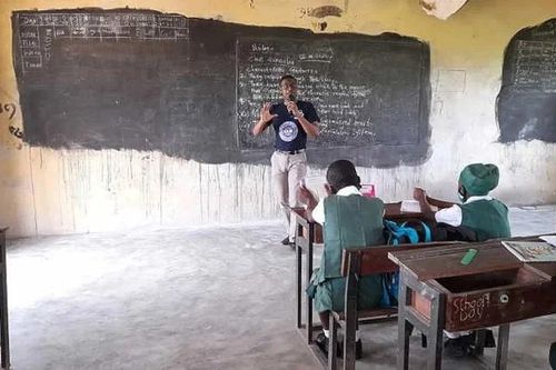 Trẻ em Uganda thất học vì nghèo đói