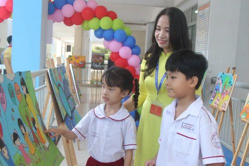 Khơi dậy lòng yêu nước cho học sinh tiểu học qua công trình 'Áo mới đón Xuân'