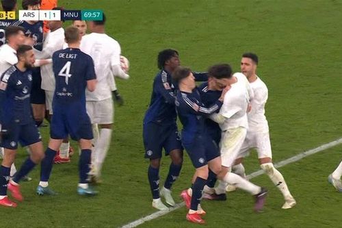 Arsenal 'mất cả chì lẫn chài' sau trận thua Man Utd