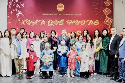 Tưng bừng Xuân Quê hương 2025 tại khu vực Hoa Đông, Trung Quốc
