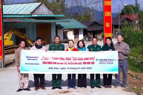 Khánh thành, bàn giao công trình 'Ánh sáng vùng biên'