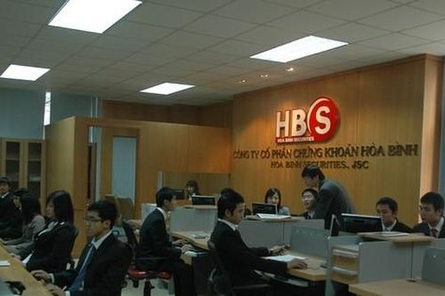 Lãnh đạo Chứng khoán Hòa Bình (HBS) gom cổ phiếu, biến động lớn trong cơ cấu cổ đông