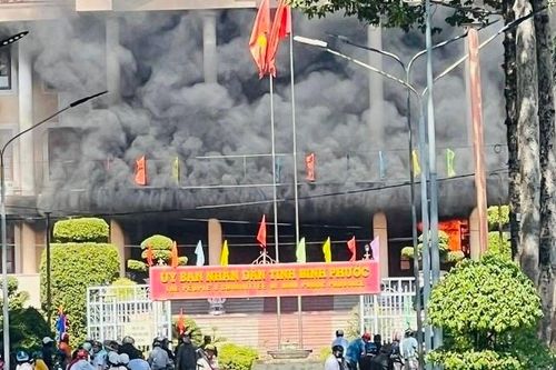Cháy lớn tại trụ sở UBND tỉnh Bình Phước