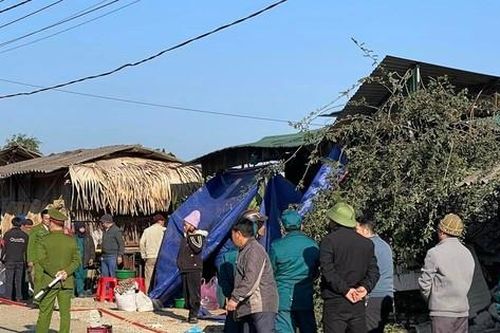 Hiện trường vụ xe tải tông cửa hàng tạp hóa khiến 6 người tử vong