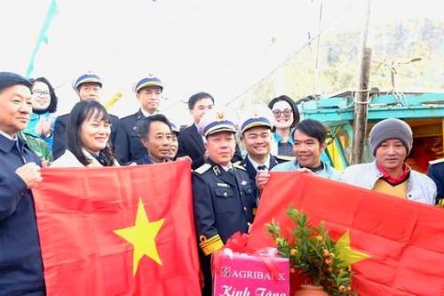 Tết sớm với ngư dân vươn khơi bám biển