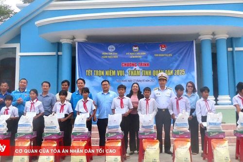 Lữ đoàn 682 trao Tết yêu thương trên đại ngàn Ea Lâm