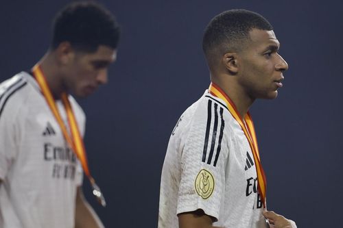 Real Madrid thua hổ thẹn Barca: Trong cơn tuyệt vọng của Mbappe