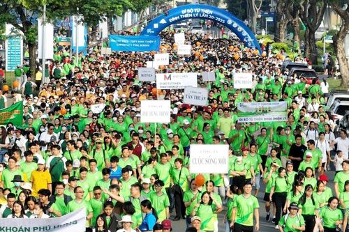 Hành trình 'Bước chân chia sẻ' hỗ trợ bà con nghèo đón Tết