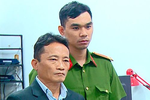Bắt tạm giam Bình 'con', người đi Mercedes rút kiếm dọa nhân viên ở Nha Trang