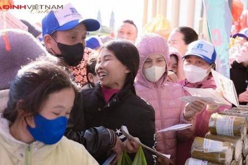 300 người dân, hộ gia đình khó khăn sắm tết sớm nhờ Chợ Tết 0 đồng