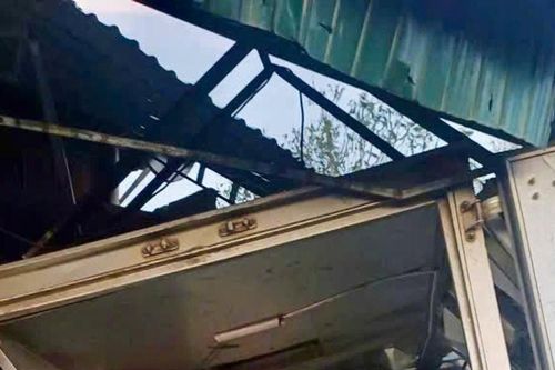 Huyện Kỳ Sơn hỗ trợ các nạn nhân vụ xe tải lao vào quán tạp hóa