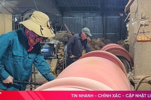Làng mộc nổi tiếng Hà Tĩnh tất bật sản xuất hàng Tết