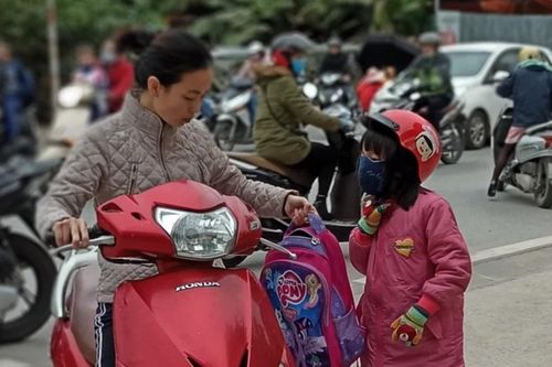Nhiệt độ Hà Nội lúc 6 giờ sáng chỉ 7,3 độ C, học sinh có được nghỉ học?