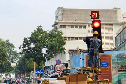 Ùn tắc giao thông căng thẳng, kéo dài nhiều giờ tại TP Hồ Chí Minh