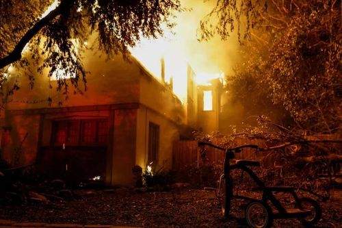 Vụ cháy rừng nghiêm trọng ở Los Angeles phơi bày sự bất ổn của thị trường nhà đất Mỹ