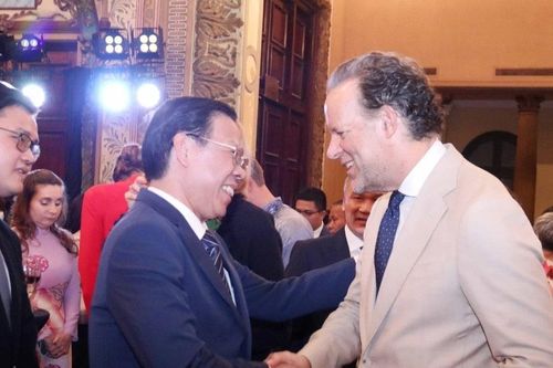 Lãnh đạo Thành phố Hồ Chí Minh gặp gỡ cơ quan đại diện nước ngoài