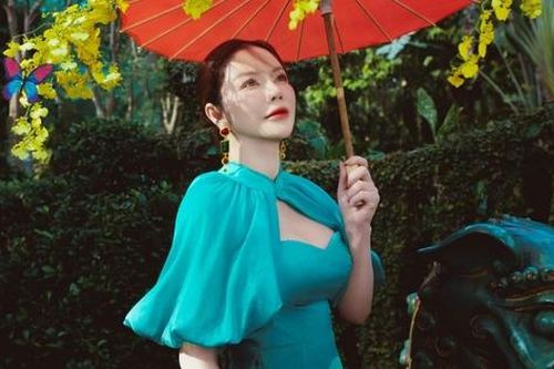 'Kiều nữ' Lý Nhã Kỳ khoe nhan sắc rạng ngời trong tà áo dài đón Tết