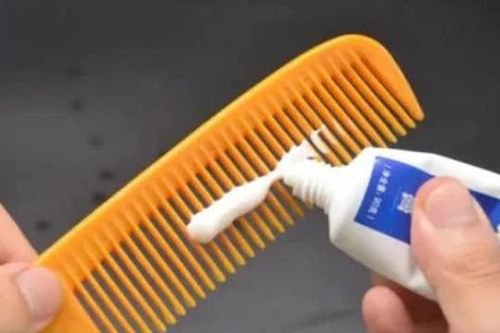 Kem đánh răng bôi lên lược có tác dụng thần kỳ và dễ dàng giải quyết các vấn đề lâu năm