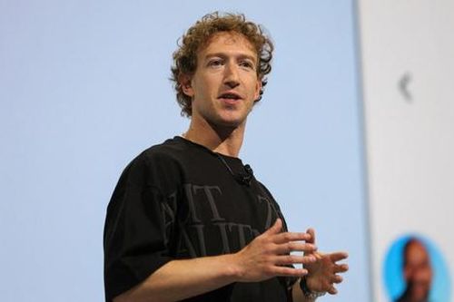 Mark Zuckerberg chê Apple 'dựa dẫm vào iPhone suốt gần 20 năm qua'
