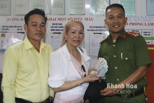 Hành động đẹp của người đàn ông nhặt được 200 triệu đồng trong lúc đi tắm biển