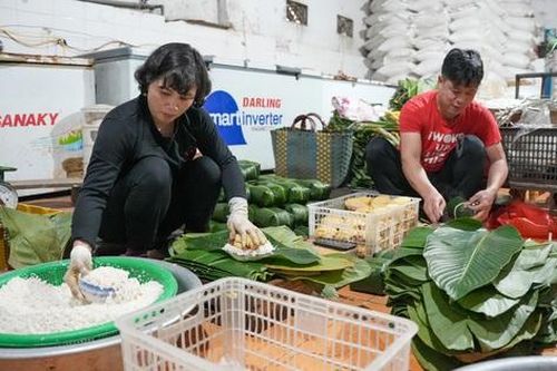 Thủ phủ bánh chưng của Hà Nội hối hả vào vụ Tết Nguyên đán 2025
