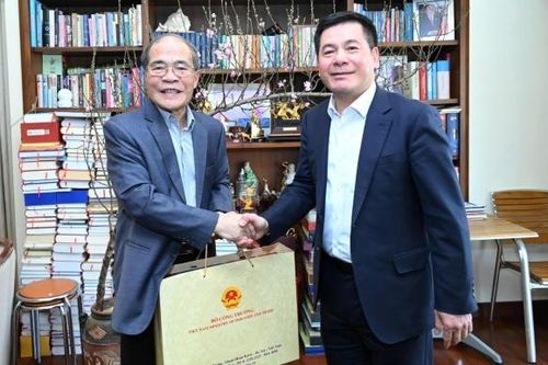 Bộ trưởng Nguyễn Hồng Diên thăm, chúc Tết gia đình nguyên lãnh đạo Đảng, Nhà nước