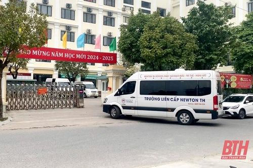 Vì sao xe đưa đón học sinh chưa được sơn màu vàng đậm?