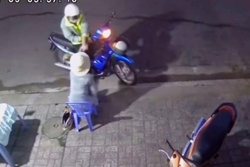 Tạm giữ hình sự đối tượng cướp giật vé số