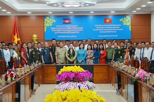 Lãnh đạo tỉnh Kandal thăm, chúc Tết tỉnh An Giang