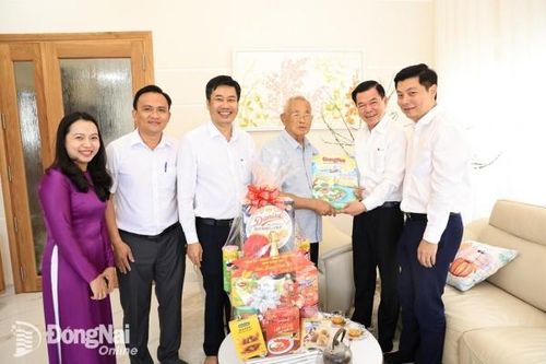 Bí thư Tỉnh ủy Nguyễn Hồng Lĩnh thăm, chúc Tết các đồng chí nguyên là Bí thư Tỉnh ủy qua các thời kỳ