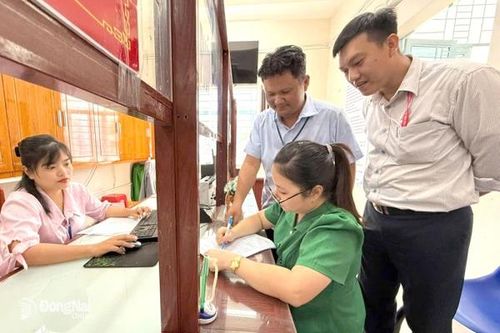 Triển khai 100% bàn hướng dẫn người dân sử dụng dịch vụ công trực tuyến