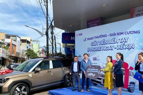 Khách hàng MB Gia Lai trúng ô tô Hyundai Santa Fe New 2024 trị giá hơn 1 tỷ đồng