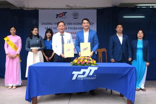 Trường Đại học Tôn Đức Thắng và Trường THPT Hoàng Văn Thụ ký kết hợp tác