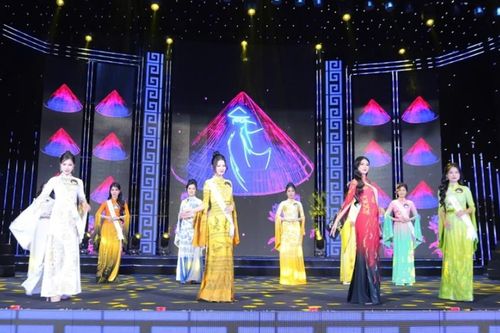 Người đẹp Hoàng Châu Anh đăng quang Hoa hậu Di sản áo dài Việt Nam năm 2024