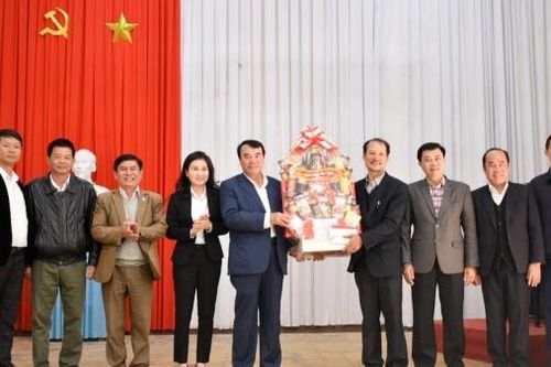 Phó Chủ tịch UBND tỉnh Phạm S thăm, chúc Tết các cơ quan, đơn vị và tri thức tiêu biểu, nghệ nhân, nghệ sĩ