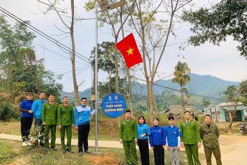 Huyện đoàn Hàm Yên khánh thành công trình Thắp sáng đường quê tại xã Yên Lâm