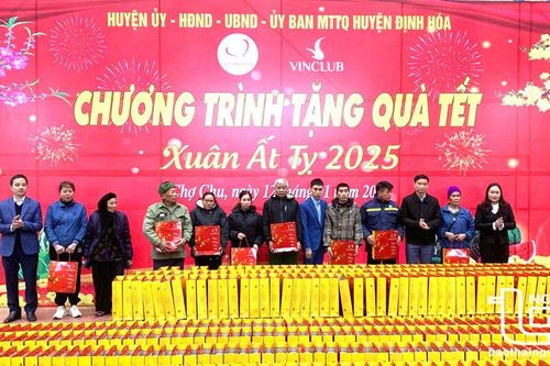 Định Hóa: 1.500 hộ nghèo, cận nghèo được nhận quà Tết