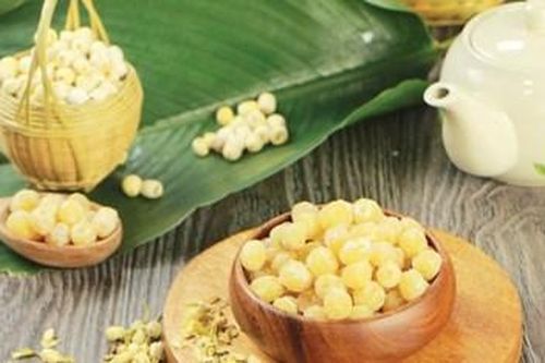 Tinh tế mứt hạt sen xứ Huế