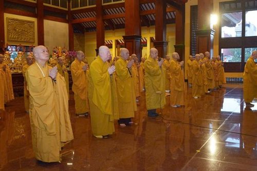 Chư Tăng TP.HCM Bố-tát, thính giới kỳ cuối năm Giáp Thìn tại Việt Nam Quốc Tự