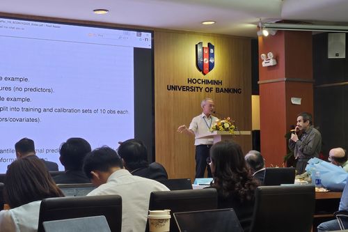 Trường Đại học Ngân hàng TP. Hồ Chí Minh tổ chức Hội thảo kinh tế lượng thu hút nhiều chuyên gia đầu ngành