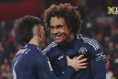Câu lạc bộ Manchester United giành chiến thắng kịch tính