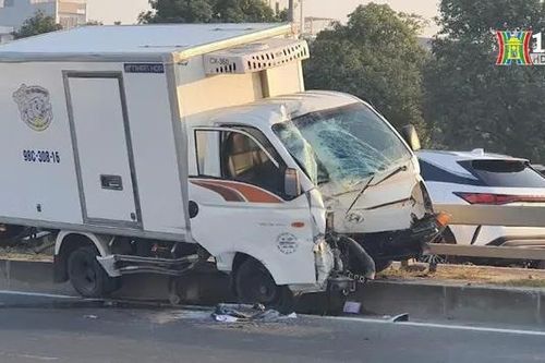 Tai nạn nghiêm trọng gần cầu Nhật Tân, 3 người tử vong
