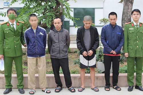 Khởi tố 3 đối tượng đi xe mô tô cướp giật tài sản tại Nghệ An