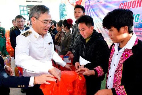 Công đoàn Kiểm toán nhà nước trao quà Chương trình 'Xuân Biên cương, ấm lòng dân bản' năm 2025 tại Mường Khương Lào Cai