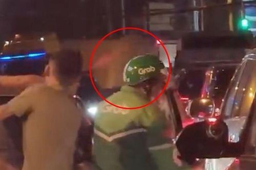 Clip: Bố vợ cùng con rể 'song kiếm hợp bích' tấn công tài xế công nghệ khai gì tại cơ quan công an?