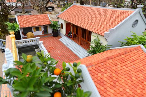 Mô hình nhà 3 gian Bắc Bộ thành tiểu cảnh trưng Tết, giá hàng chục triệu đồng
